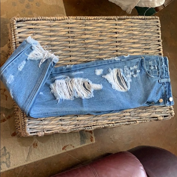 Distressed boyfriend jeans - Picture 7 of 8